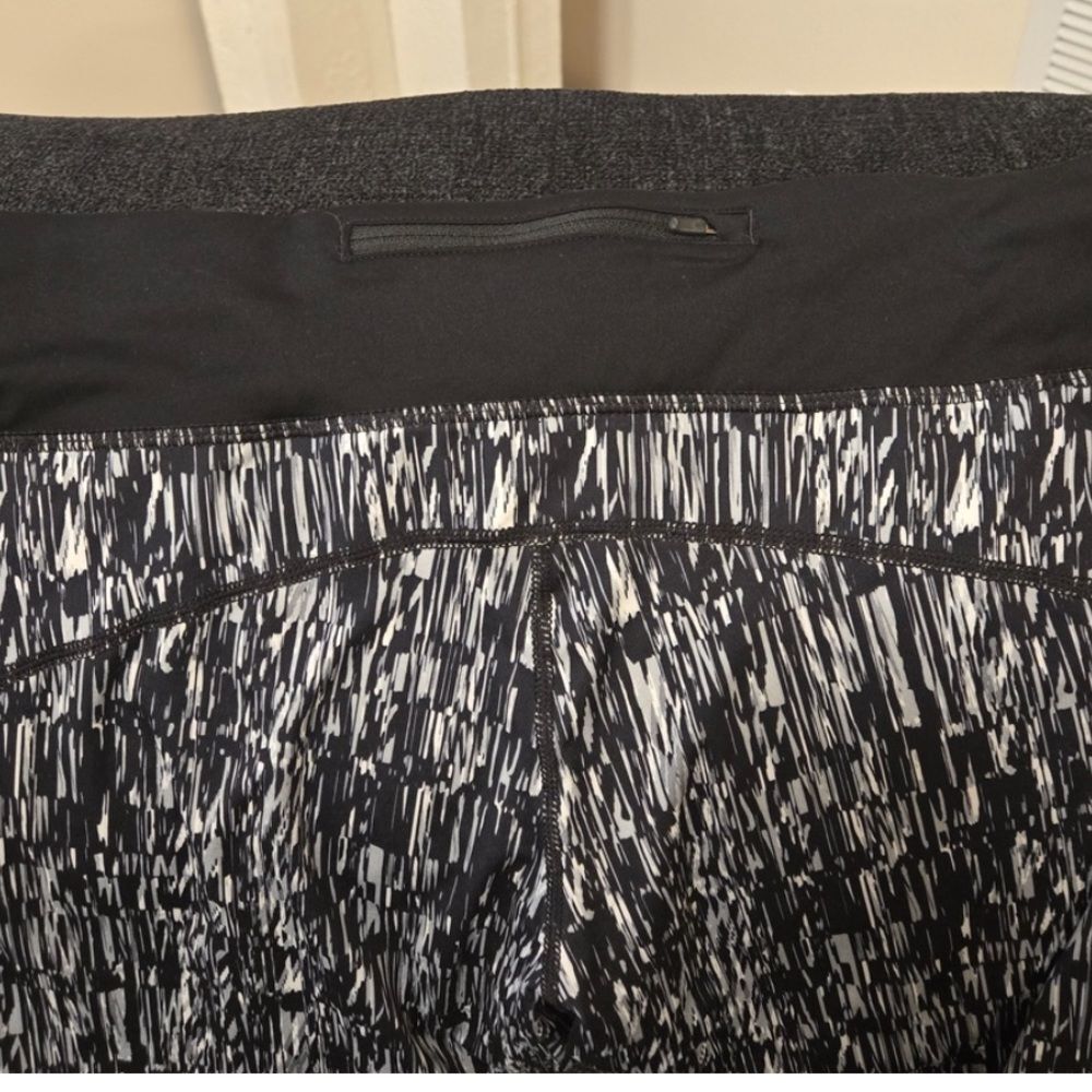 Nike Black and White Dri-FIT Leggings - Picture 4 of 8